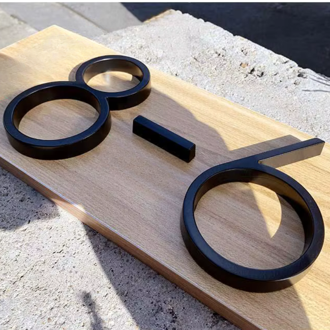 BoldHaus™ | Schwarze Floating Hausnummer